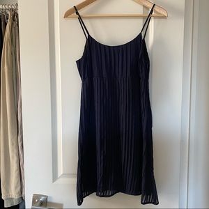 Alice + Olivia navy silk babydoll pleated dress xs